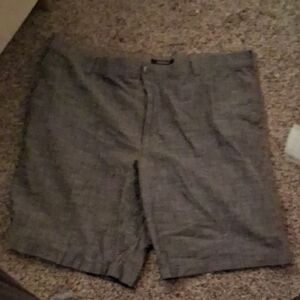 Van Heusen Men's Grey Flat Front Golf Shorts Shorts Size 42